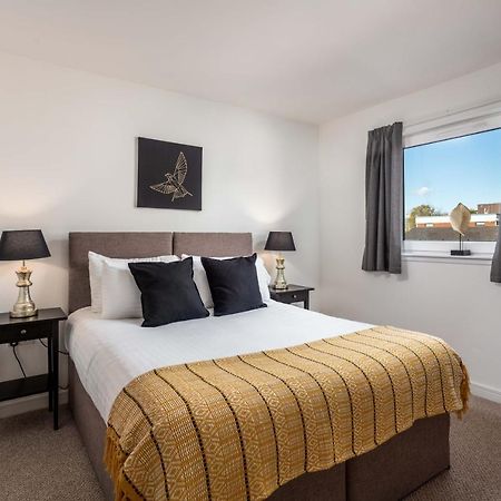 Walker Suite No53 - Donnini Apartments Kilmarnock Extérieur photo