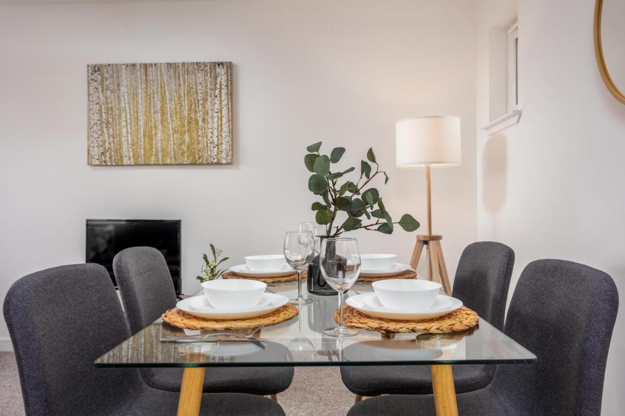 Walker Suite No53 - Donnini Apartments Kilmarnock Extérieur photo